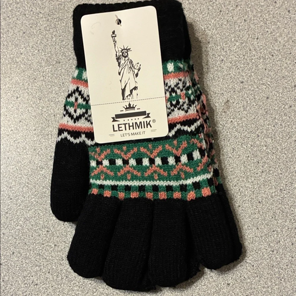 NWT Black and Green Winter Wool-lined Gloves